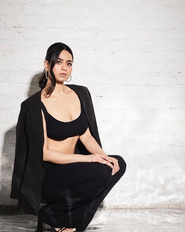 Soundarya Sharma 8
