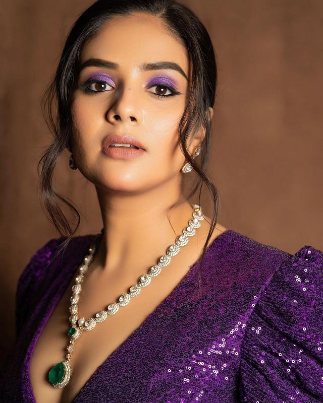 Sreemukhi 1