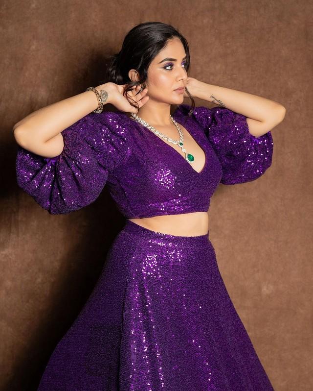 Sreemukhi 10