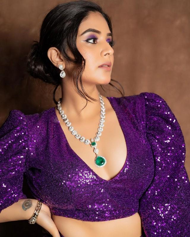 Sreemukhi 2