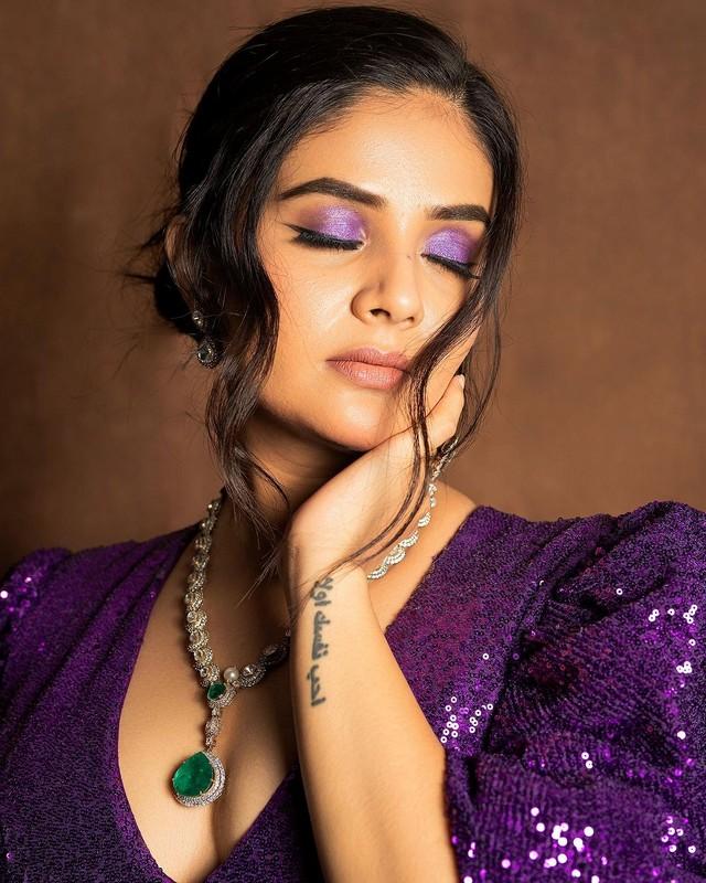 Sreemukhi 4