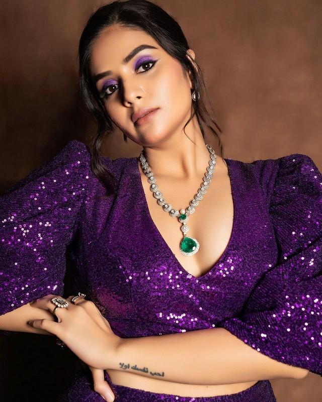 Sreemukhi 6