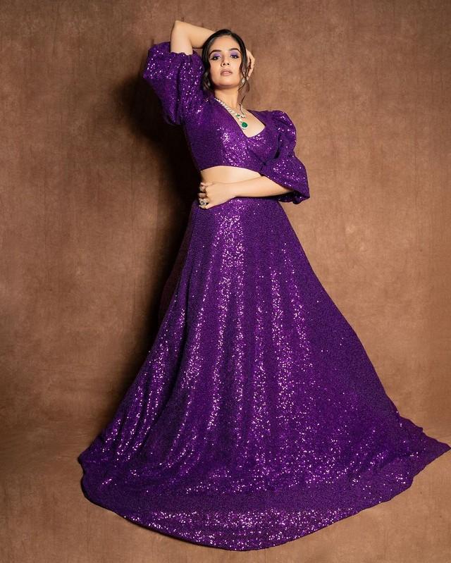 Sreemukhi 7