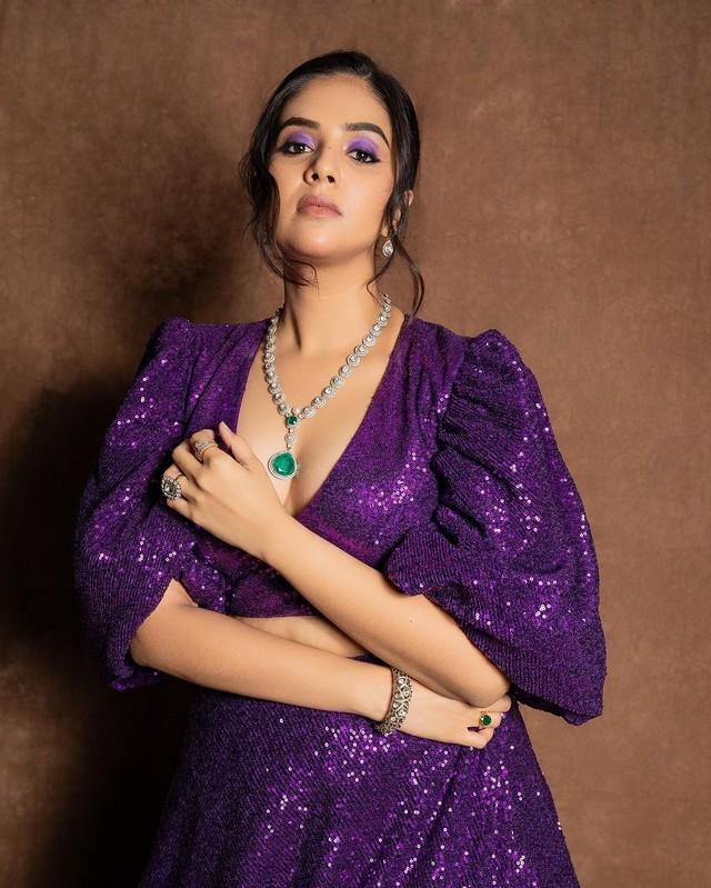 Sreemukhi 8