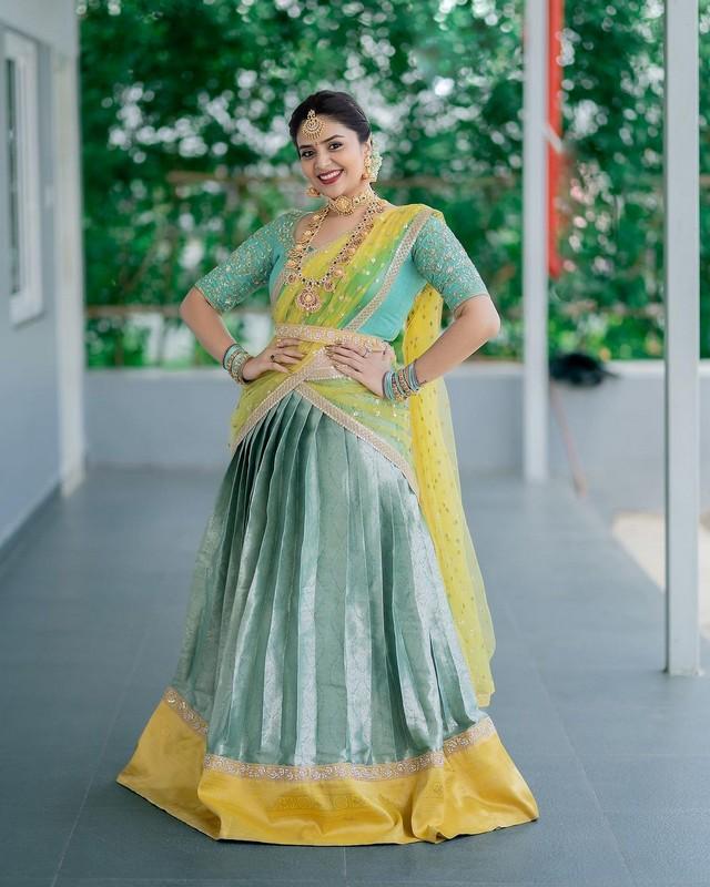 Sreemukhi 4
