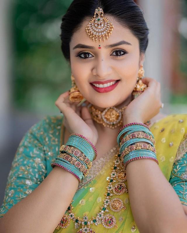 Sreemukhi 8