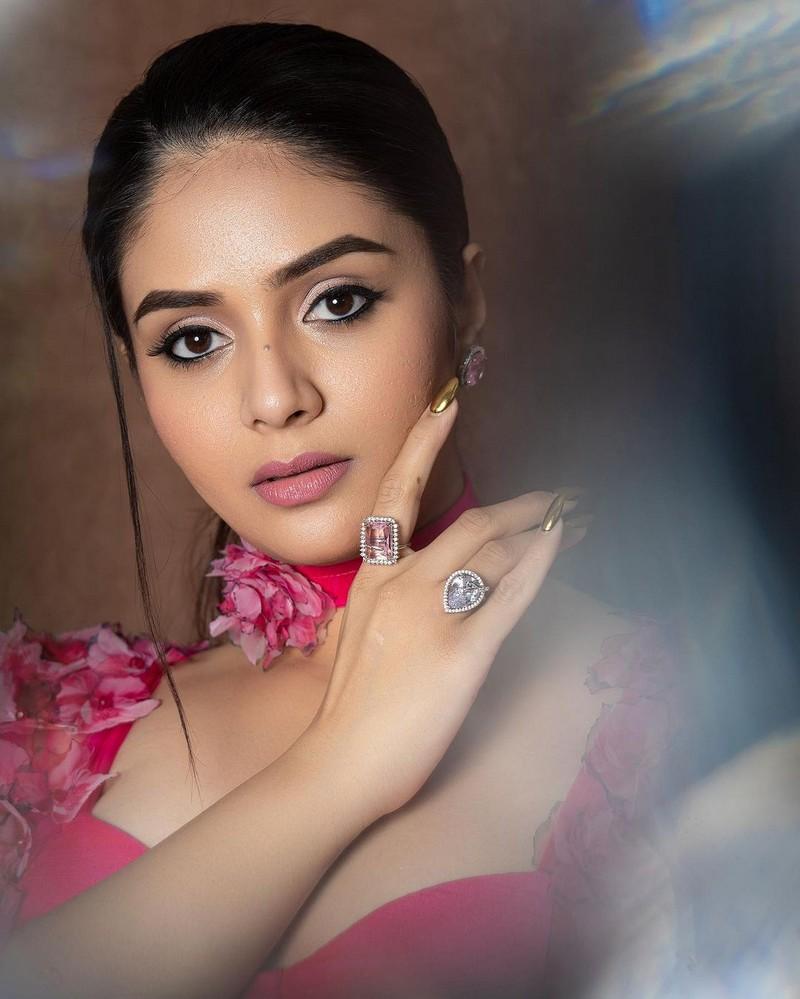 Sreemukhi 1
