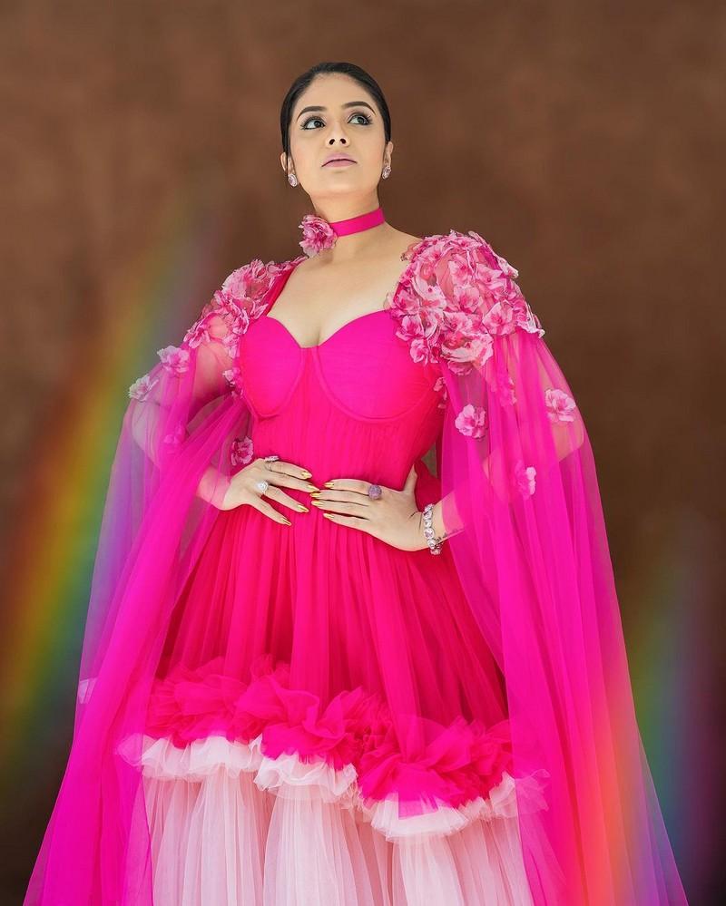 Sreemukhi 10