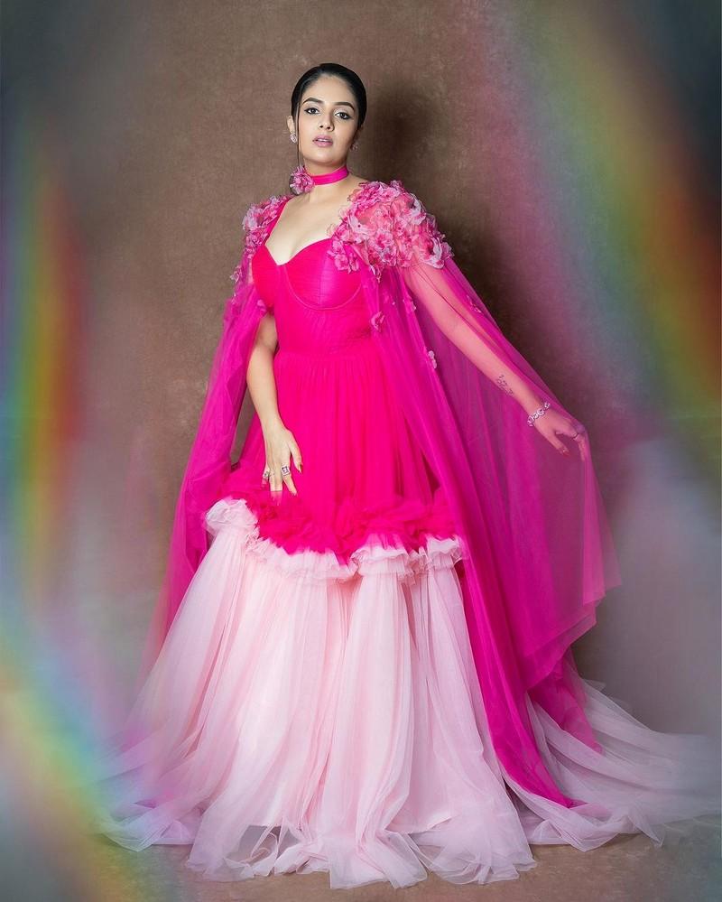 Sreemukhi 2