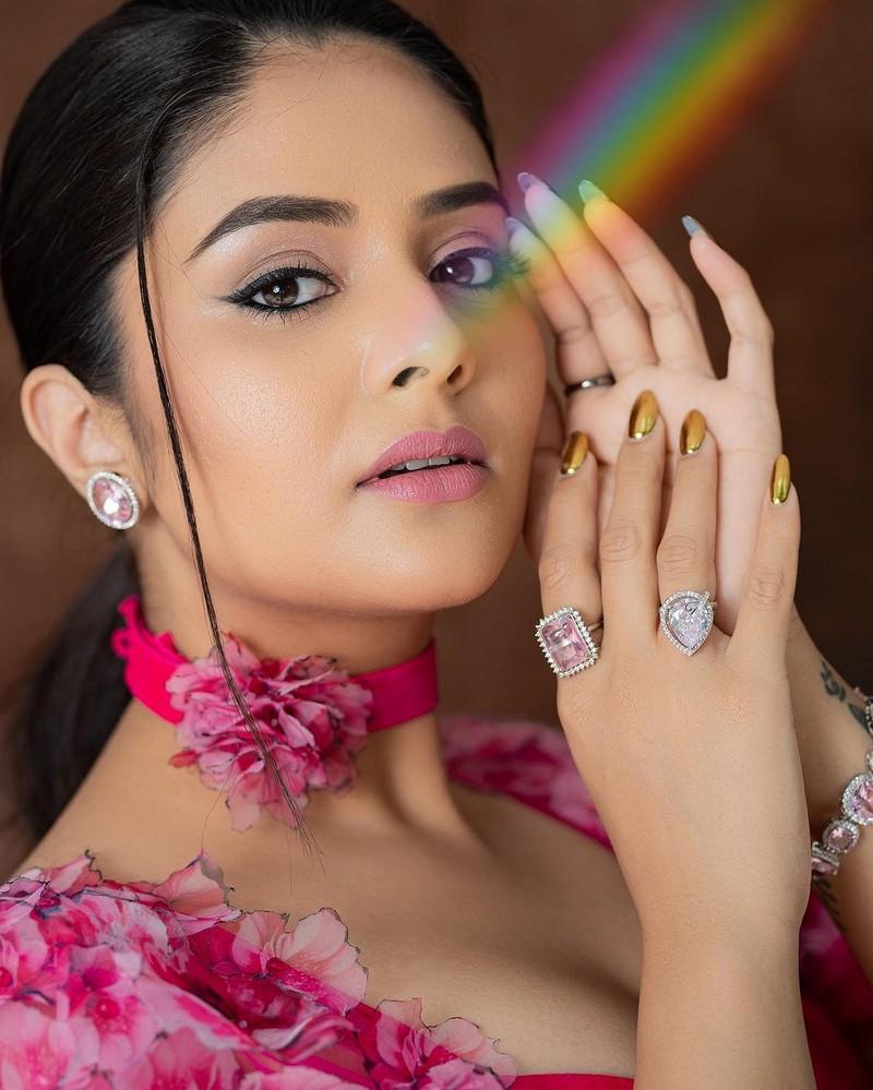 Sreemukhi 4