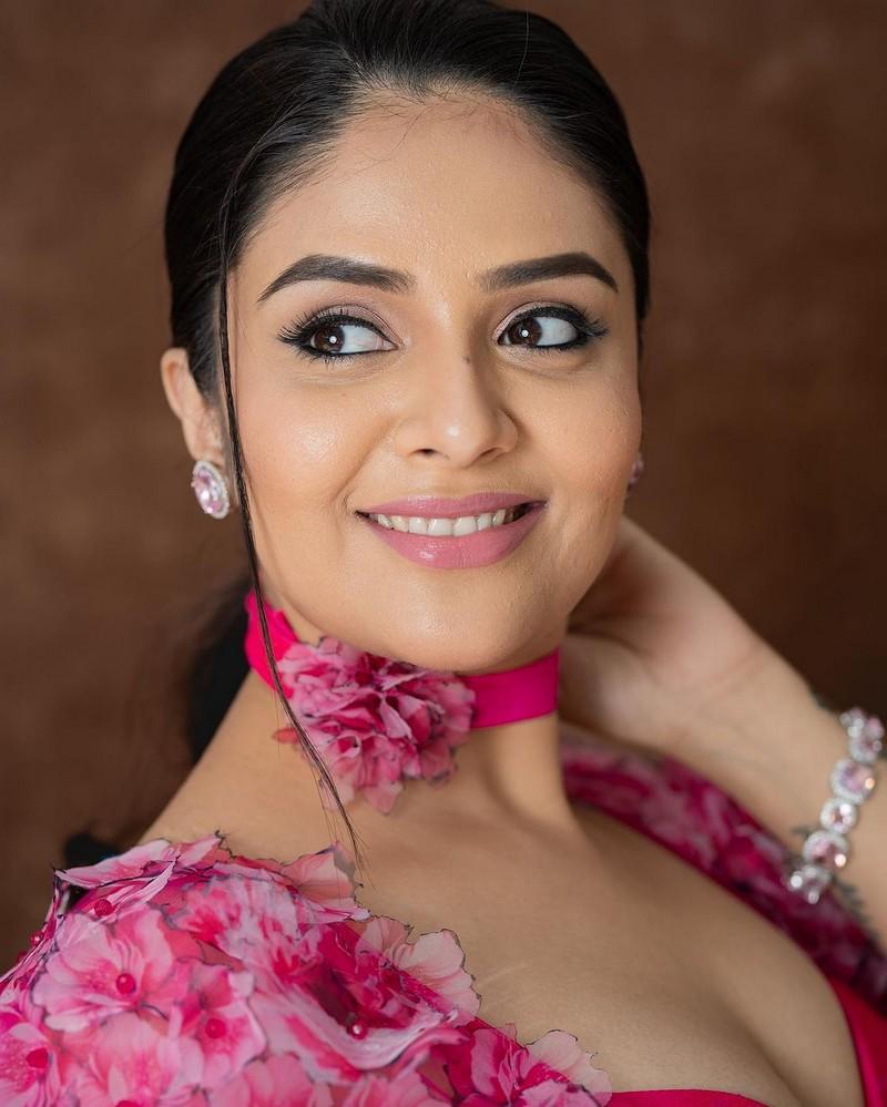 Sreemukhi 5