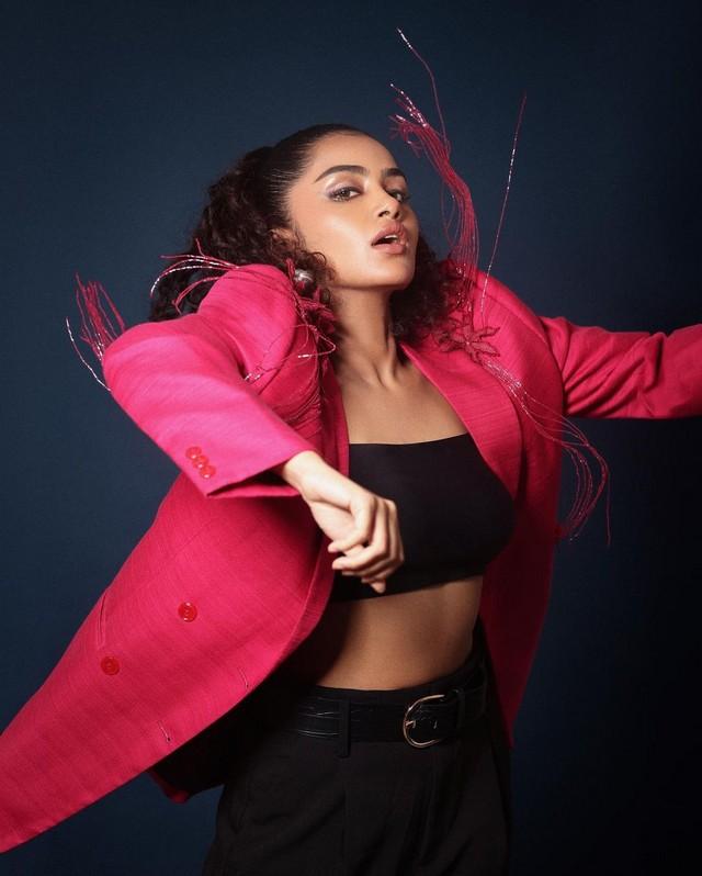 Anupama Parameswaran 8