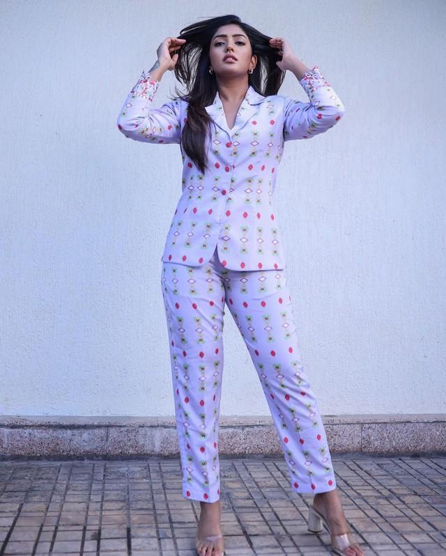 Eesha Rebba 2
