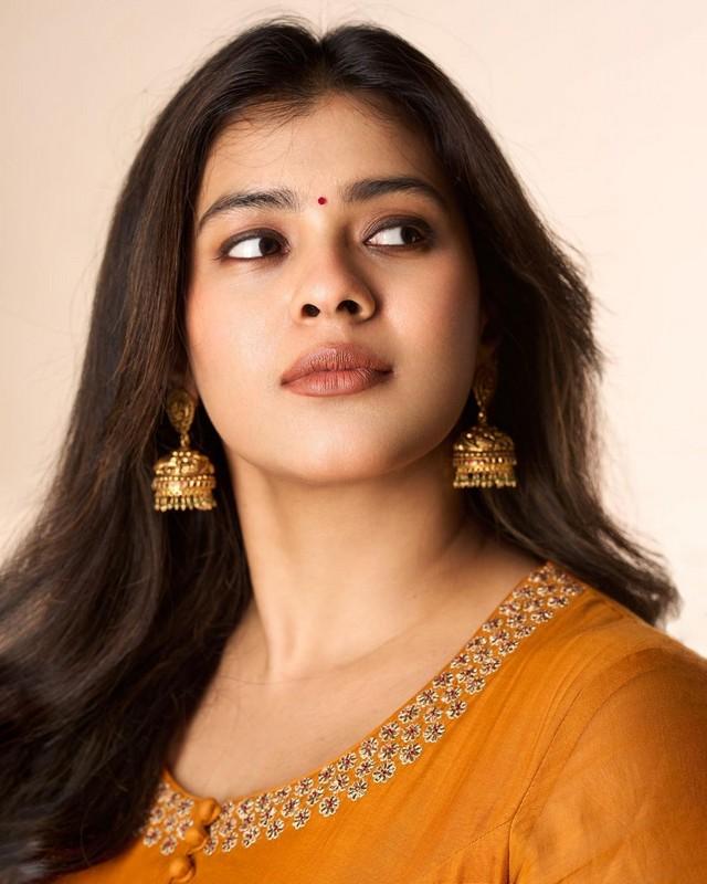 Hebah Patel 5