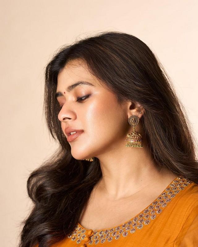 Hebah Patel 7