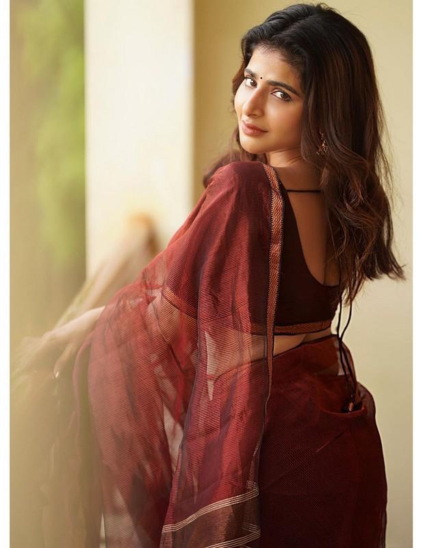 Iswarya Menon 6