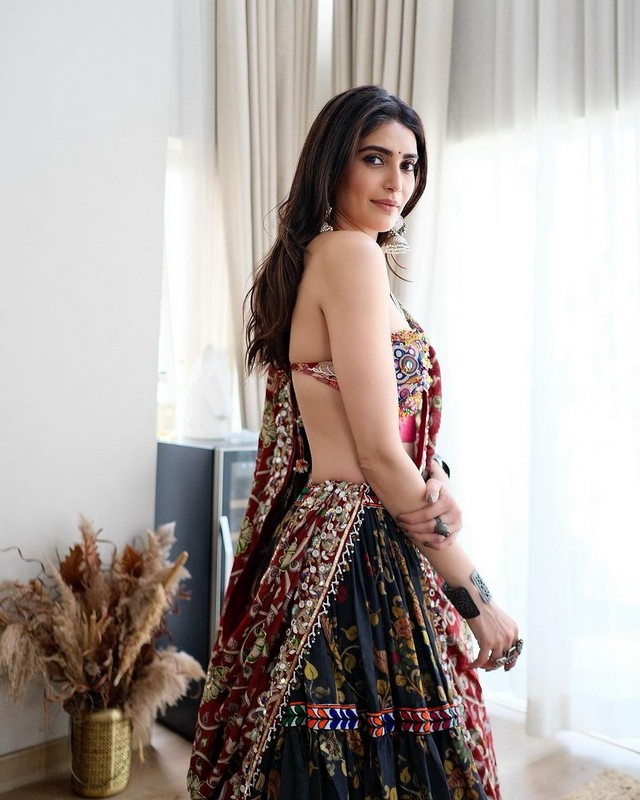 Karishma Tanna 7