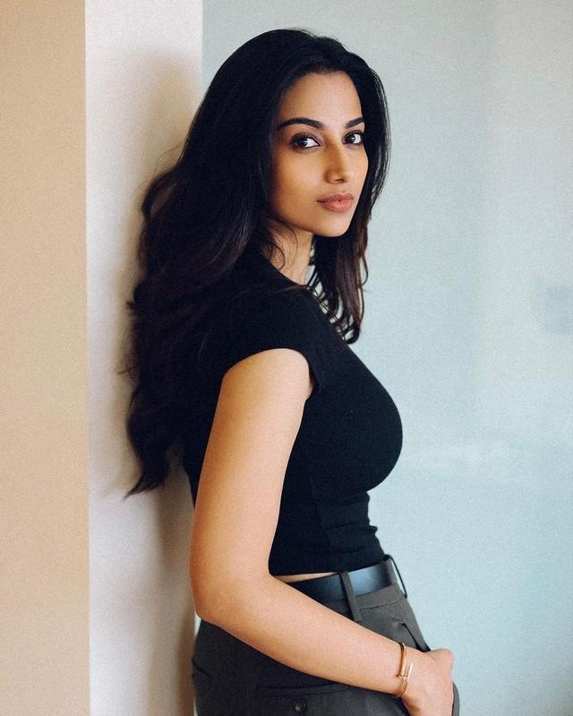 Meenaakshi Chaudhary 5