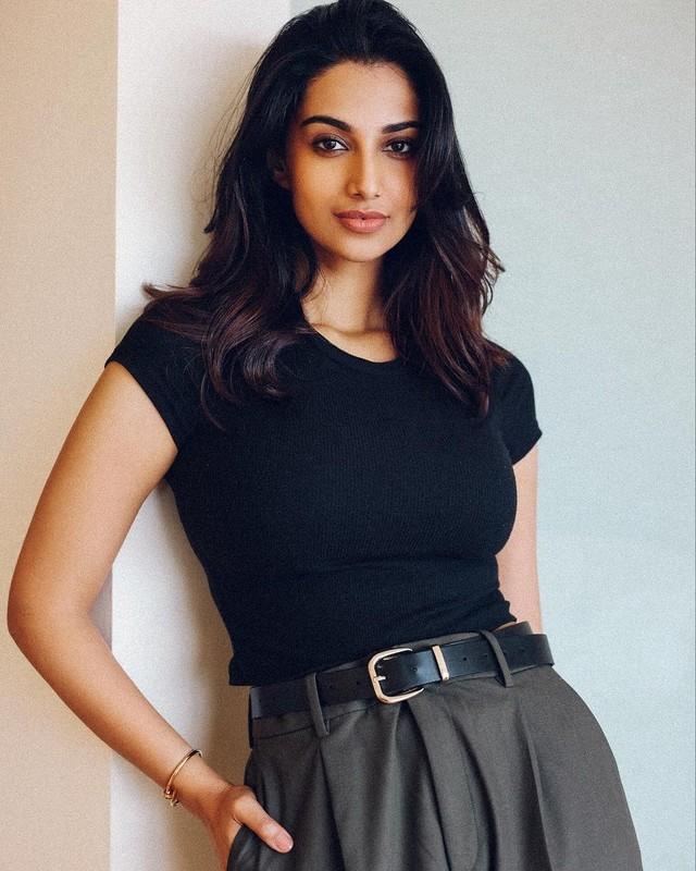 Meenaakshi Chaudhary 8
