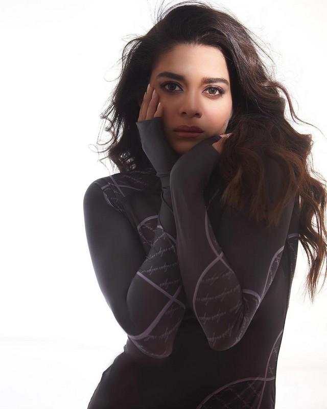 Mithila Palkar 4