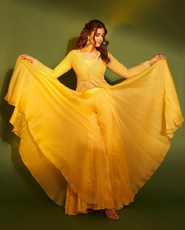 Nupur Sanon 11