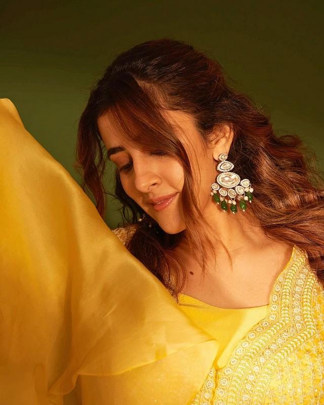 Nupur Sanon 9