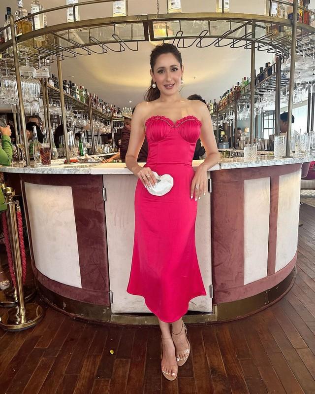 Pragya Jaiswal 8