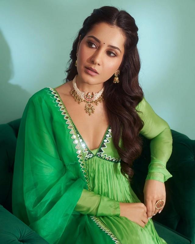 Raashii Khanna 1