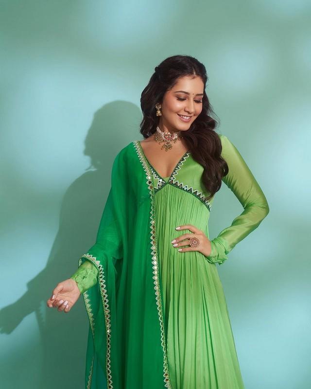Raashii Khanna 4