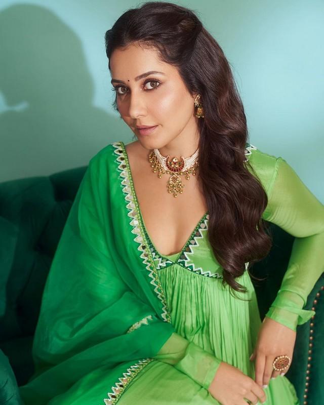 Raashii Khanna 5