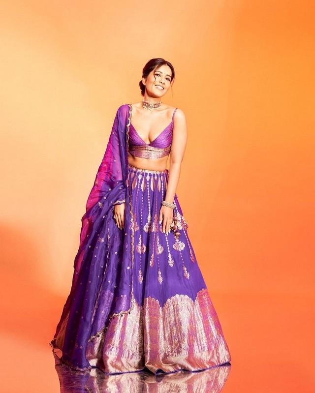 Raashii Khanna 12