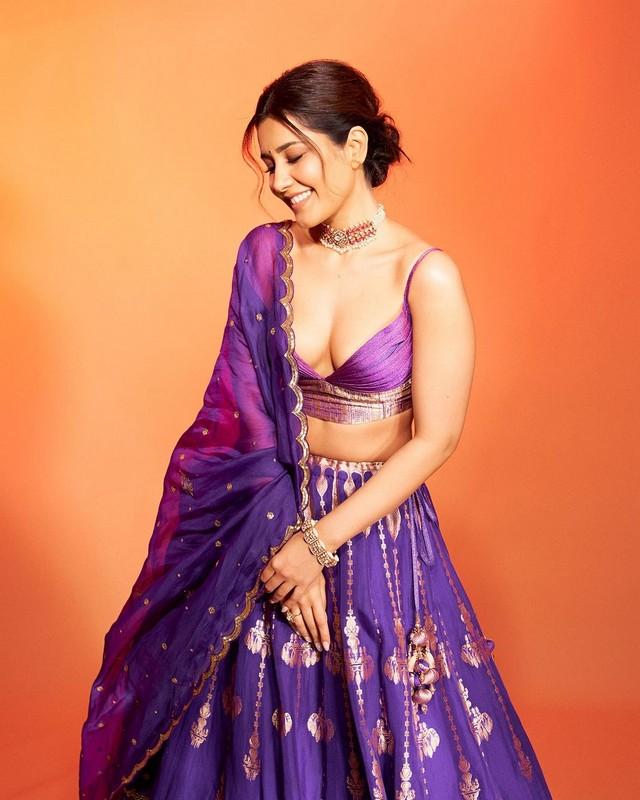 Raashii Khanna 4
