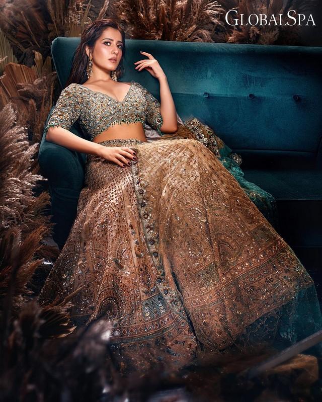 Raashii Khanna 1