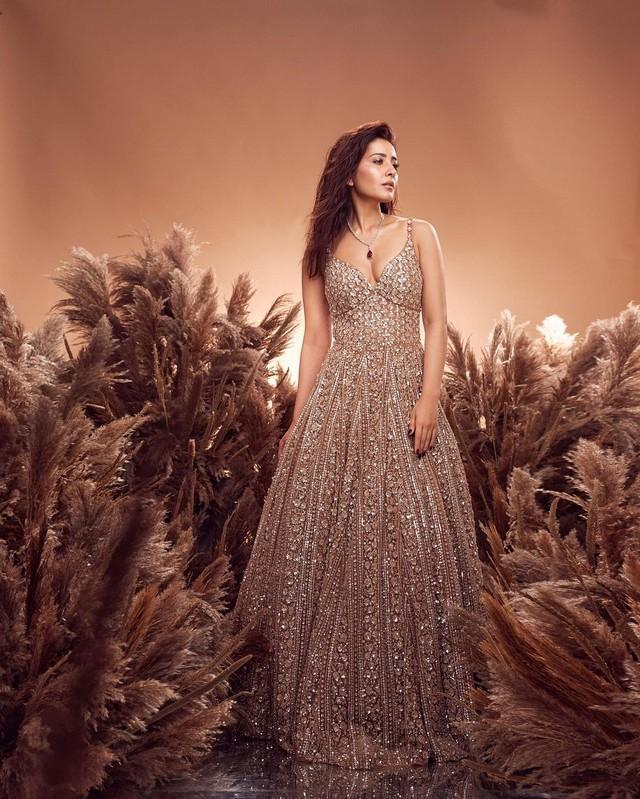Raashii Khanna 4