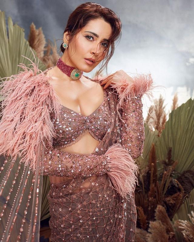 Raashii Khanna 5