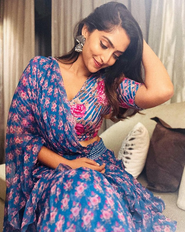 Reba Monica John 5