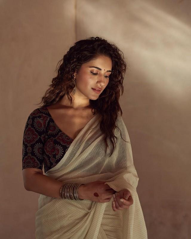 Ruhani Sharma 1