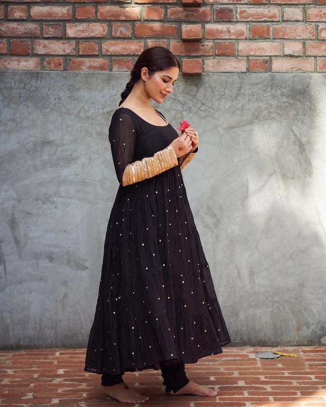 Ruhani Sharma 10