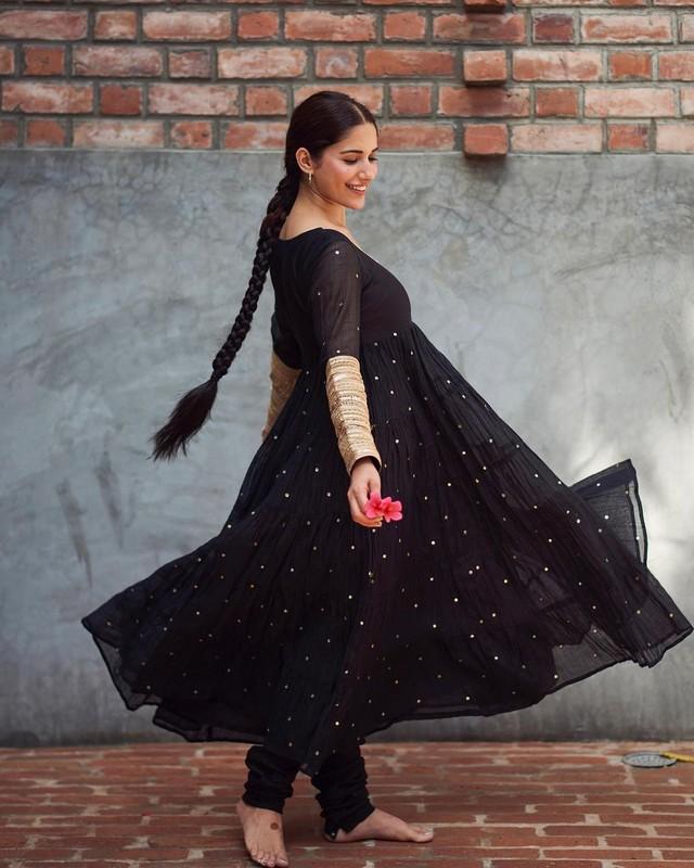 Ruhani Sharma 12