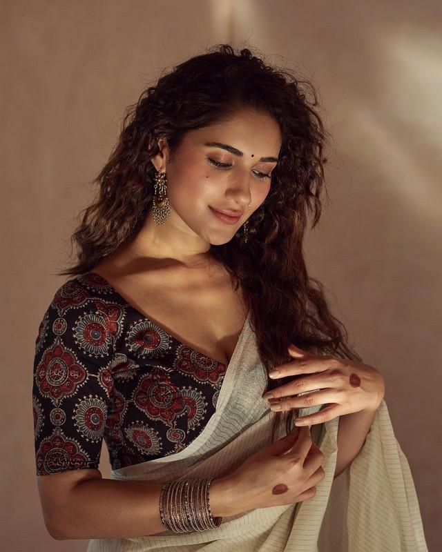 Ruhani Sharma 2