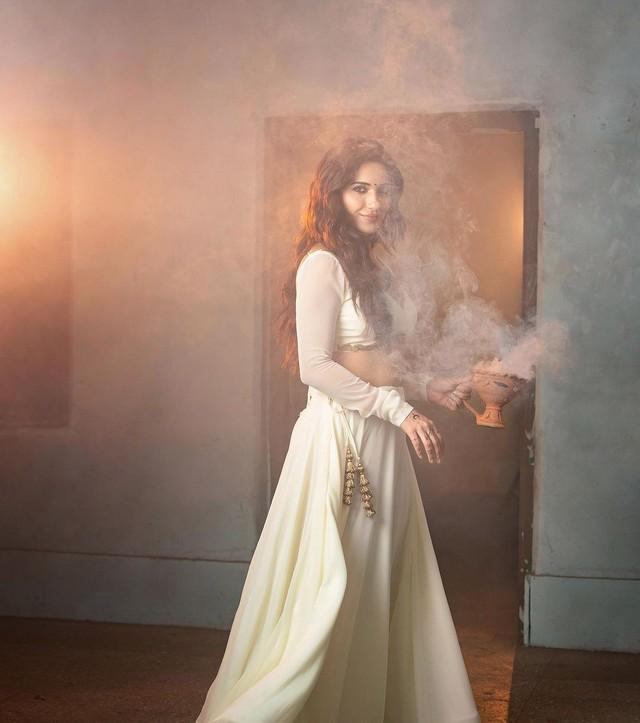 Ruhani Sharma 7