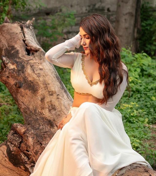 Ruhani Sharma 9