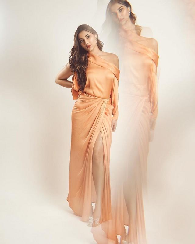 Saiee Manjrekar 11