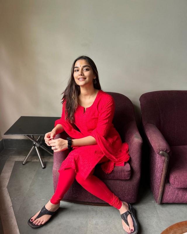 Saiee Manjrekar 12