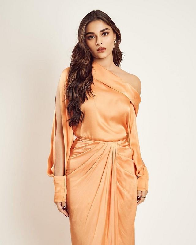 Saiee Manjrekar 9