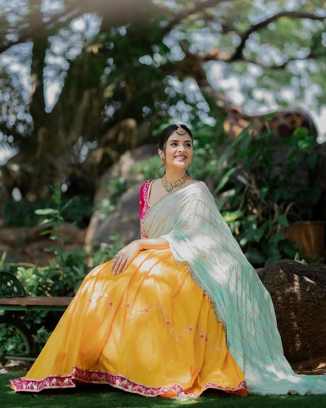 Sreemukhi 10