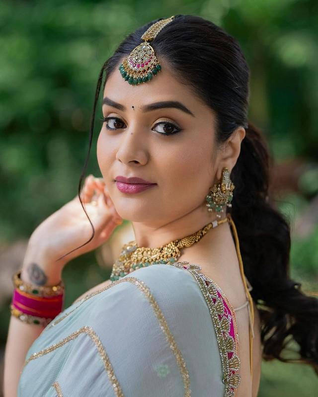 Sreemukhi 2