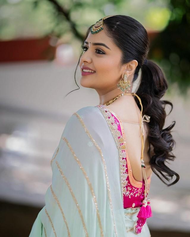Sreemukhi 6
