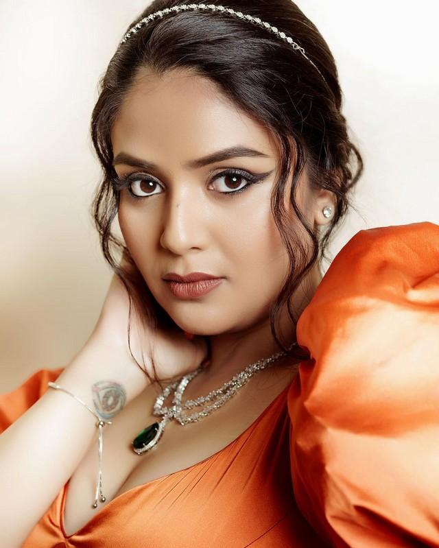 Sreemukhi 1