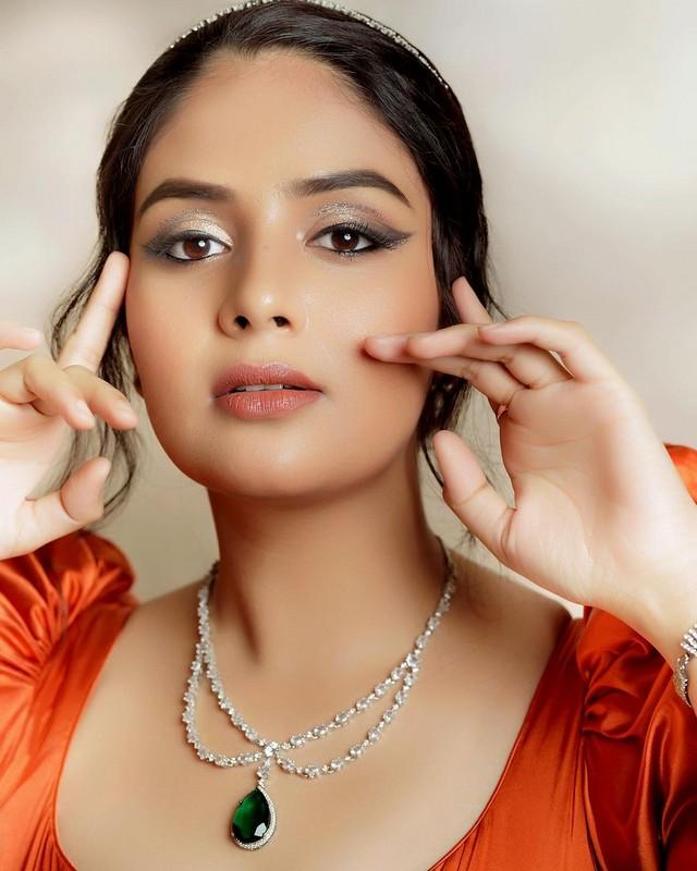 Sreemukhi 5